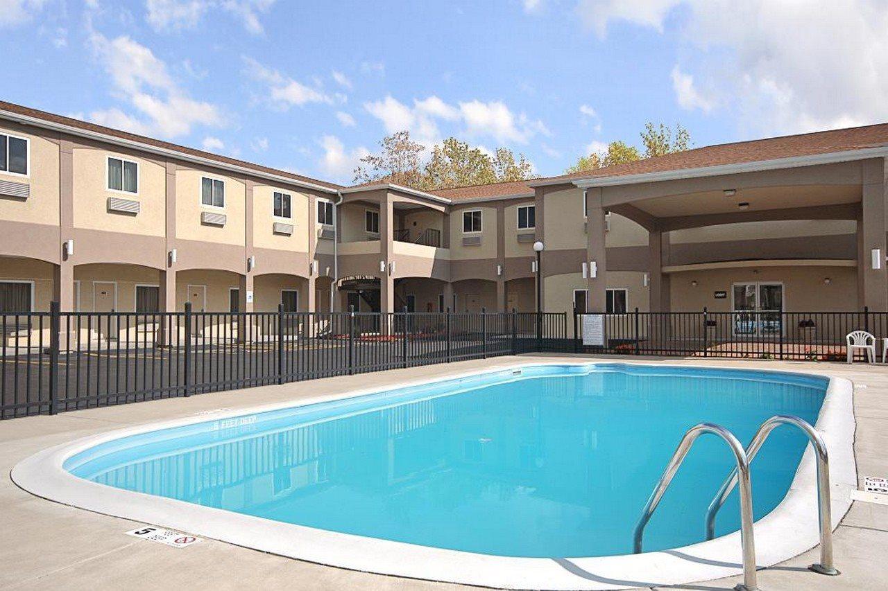 Days Inn & Suites By Wyndham Niagara Falls/Buffalo Exterior photo