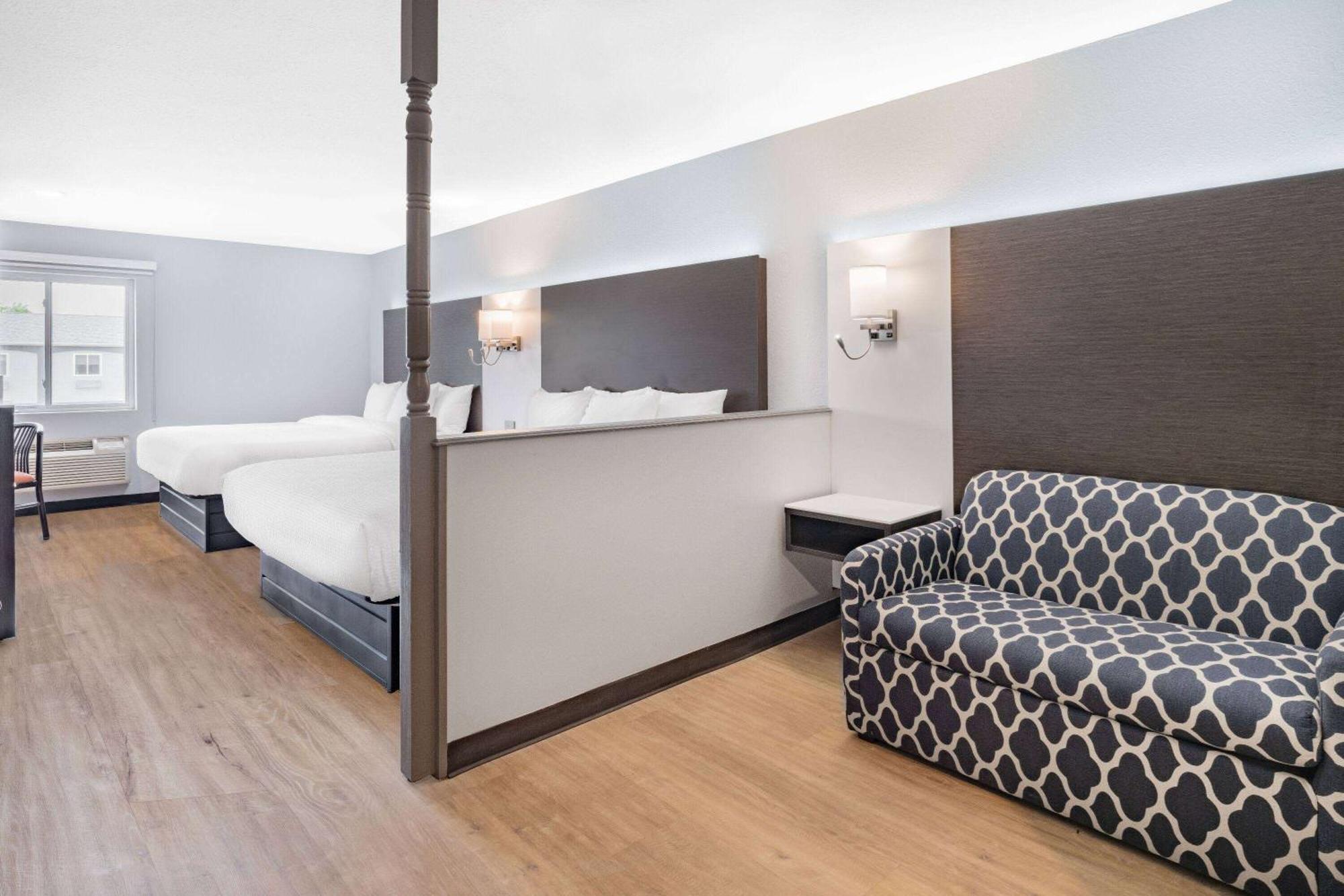 Days Inn & Suites By Wyndham Niagara Falls/Buffalo Exterior photo